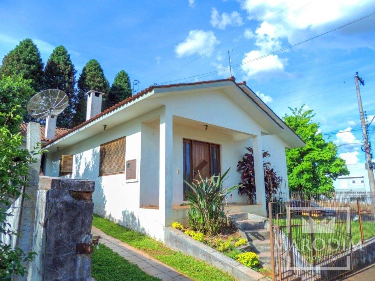 Casa com 180m², 4 dormitórios, Nao suíte, 2 vagas, no bairro Bosque em Marau