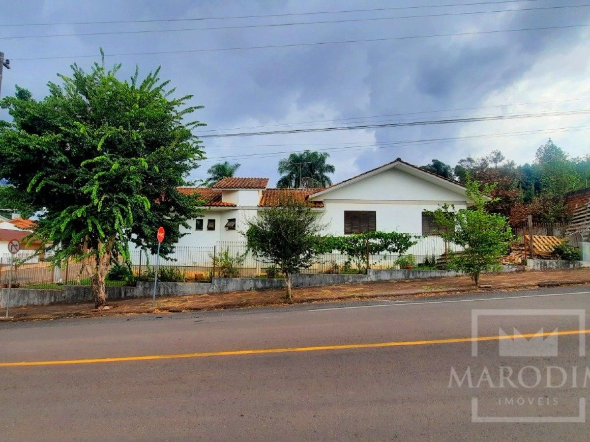 Casa com 180m², 4 dormitórios, Nao suíte, 2 vagas, no bairro Bosque em Marau