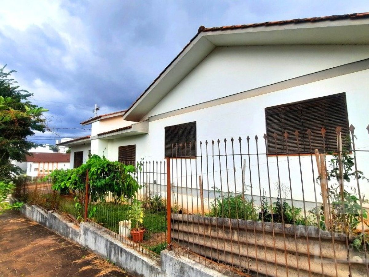 Casa com 180m², 4 dormitórios, Nao suíte, 2 vagas, no bairro Bosque em Marau