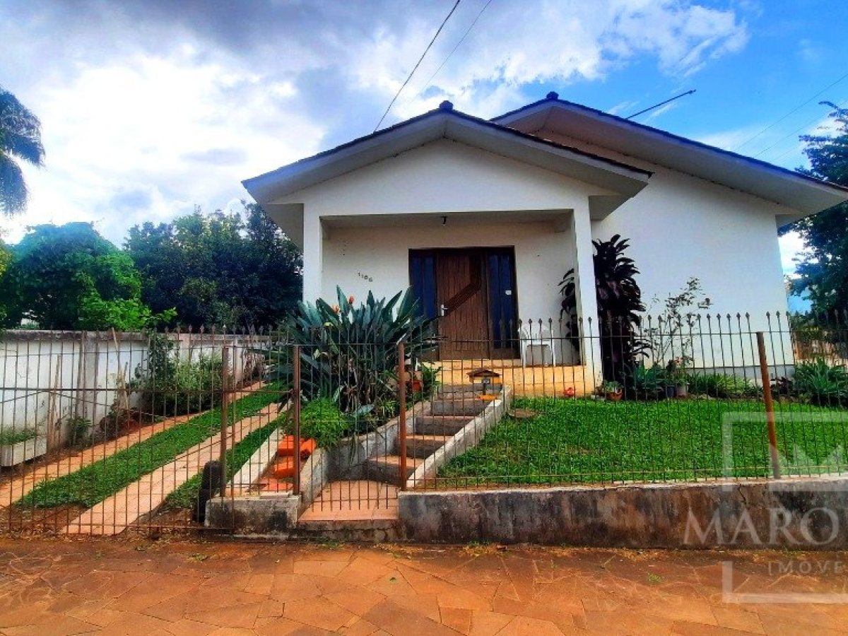 Casa com 180m², 4 dormitórios, Nao suíte, 2 vagas, no bairro Bosque em Marau