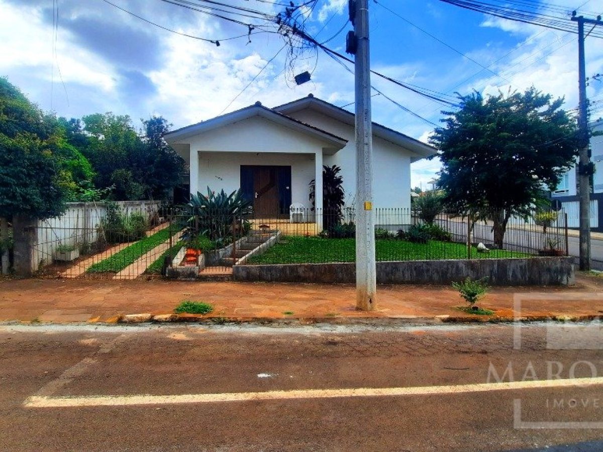 Casa com 180m², 4 dormitórios, Nao suíte, 2 vagas, no bairro Bosque em Marau