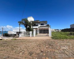 Casa com 170m², 4 dormitórios, Sim suíte, 2 vagas, no bairro Colinas Nova Marau em Marau