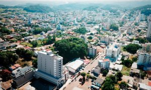 Apartamento com 67m², 2 dormitórios, Sim suíte, 1 vaga, no bairro Centro em Marau