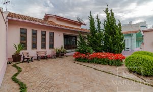 Casa com 250m², 3 dormitórios, Nao suíte, 2 vagas, no bairro Centro em Marau