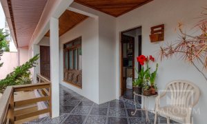 Casa com 250m², 3 dormitórios, Nao suíte, 2 vagas, no bairro Centro em Marau