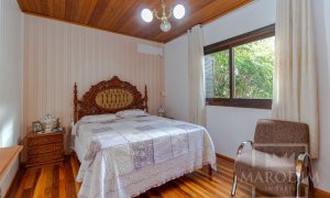 Casa com 250m², 3 dormitórios, Nao suíte, 2 vagas, no bairro Centro em Marau