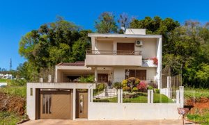 Casa com 365m², 4 dormitórios, Nao suíte, 3 vagas, no bairro Centro em Marau