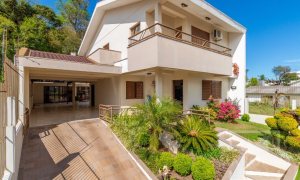 Casa com 365m², 4 dormitórios, Nao suíte, 3 vagas, no bairro Centro em Marau