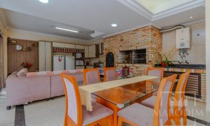 Casa com 365m², 4 dormitórios, Nao suíte, 3 vagas, no bairro Centro em Marau