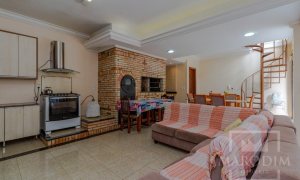 Casa com 365m², 4 dormitórios, Nao suíte, 3 vagas, no bairro Centro em Marau