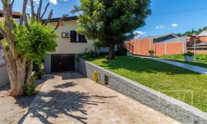 Casa com 191m², 3 dormitórios, Nao suíte, 3 vagas, no bairro Centro em Marau