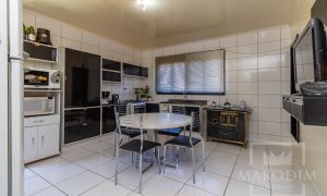 Casa com 191m², 3 dormitórios, Nao suíte, 3 vagas, no bairro Centro em Marau