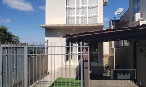 Sobrado com 96m², 2 dormitórios, Nao suíte, 1 vaga, no bairro Santo Expedito em Marau