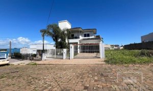 Casa com 170m², 4 dormitórios, Sim suíte, 2 vagas, no bairro Colinas Nova Marau em Marau