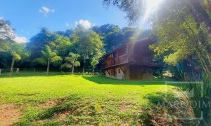 Sítio com 4695m², 2 dormitórios, Nao suíte, no bairro Interior em Marau