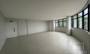 Salas/Conjuntos com 66m², Nao suíte, no bairro Centro em Marau