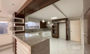 Casa com 248m², 3 dormitórios, Nao suíte, 3 vagas, no bairro Centro em Marau