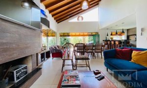 Sítio com 210m², 2 dormitórios, Nao suíte, 2 vagas, no bairro Barragem Capingui em Marau