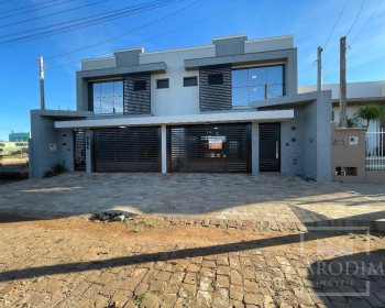 Sobrado com 150m², 2 dormitórios, Nao suíte, 2 vagas, no bairro Loteamento Colina em Marau