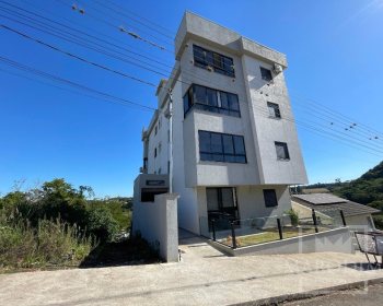 Apartamento com 79m², 2 dormitórios, Sim suíte, 2 vagas, no bairro Loteamento Santin em Marau