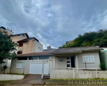 Casa com 166m², 4 dormitórios, Nao suíte, 3 vagas, no bairro Centro em Marau